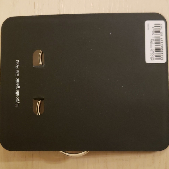 SOLD - NWT J. Crew Silver Heart Shaped Hoops - Picture 5 of 7